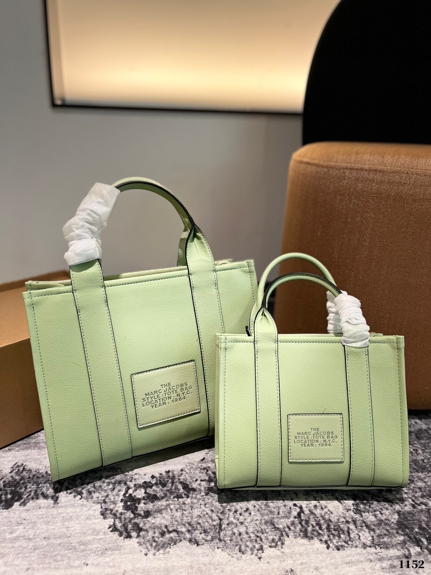 57$ MJ MARC JACOBS the traveler tote bag size 33x25cm BF50 gallery