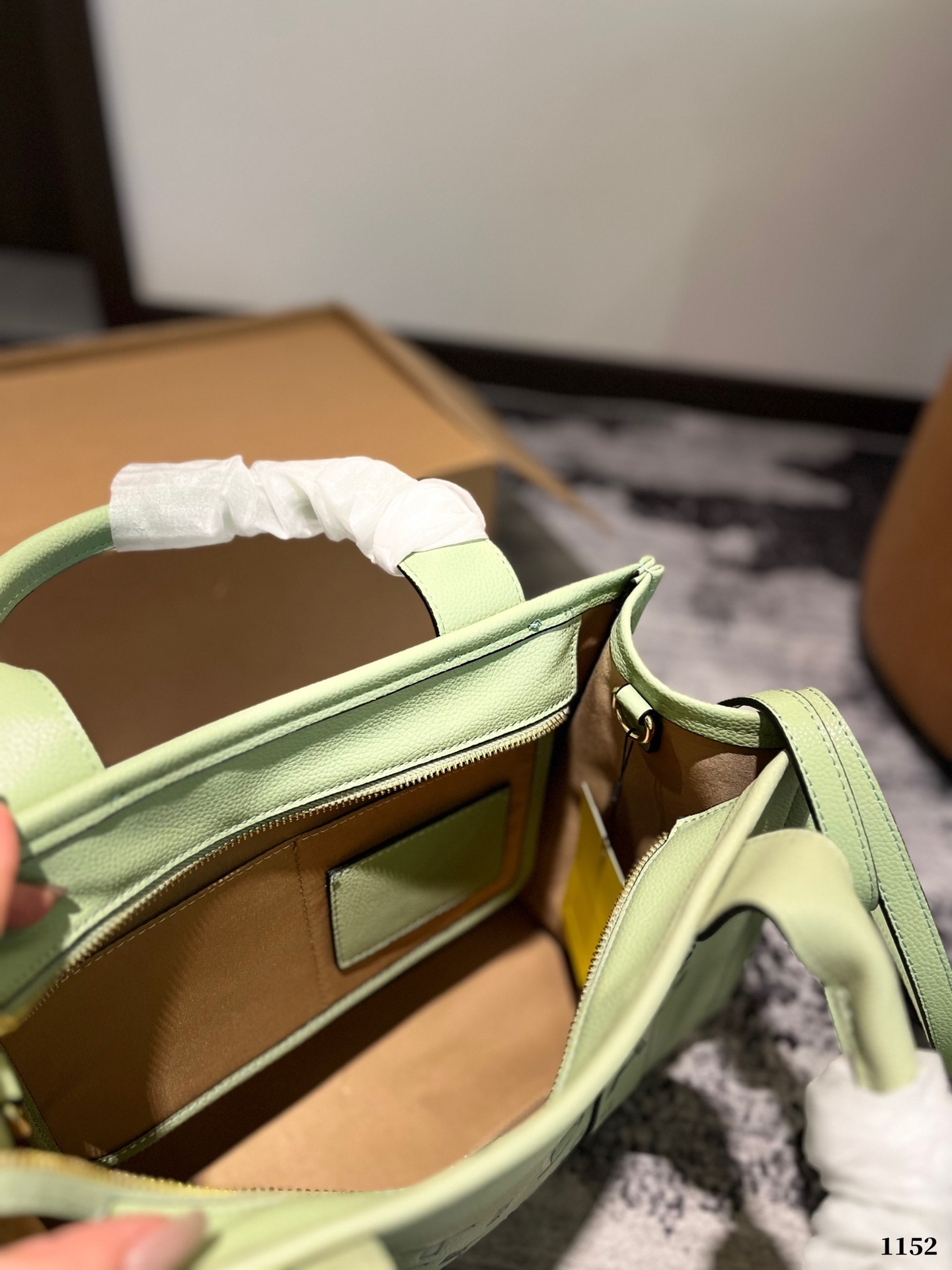 57$ MJ MARC JACOBS the traveler tote bag size 33x25cm BF50 gallery