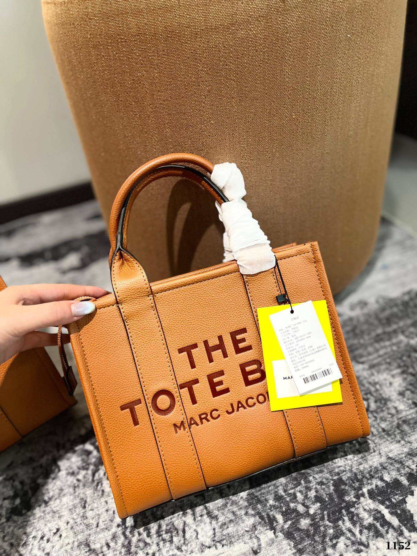 57$ MJ MARC JACOBS the traveler tote bag size 33x25cm BF50 gallery