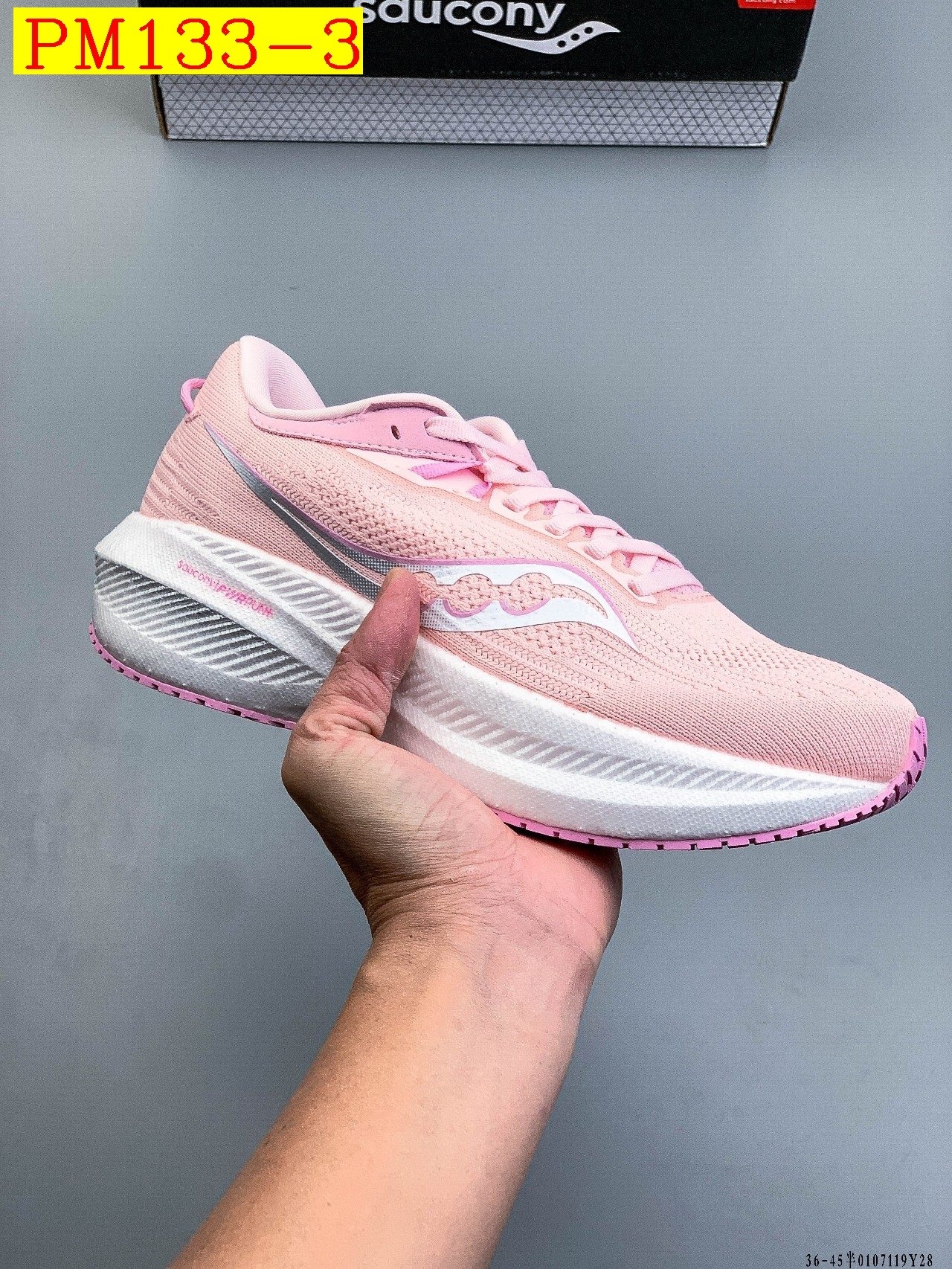 57$ Saucony TRIUMPH 21 Size 36-45 026820 PM133 gallery