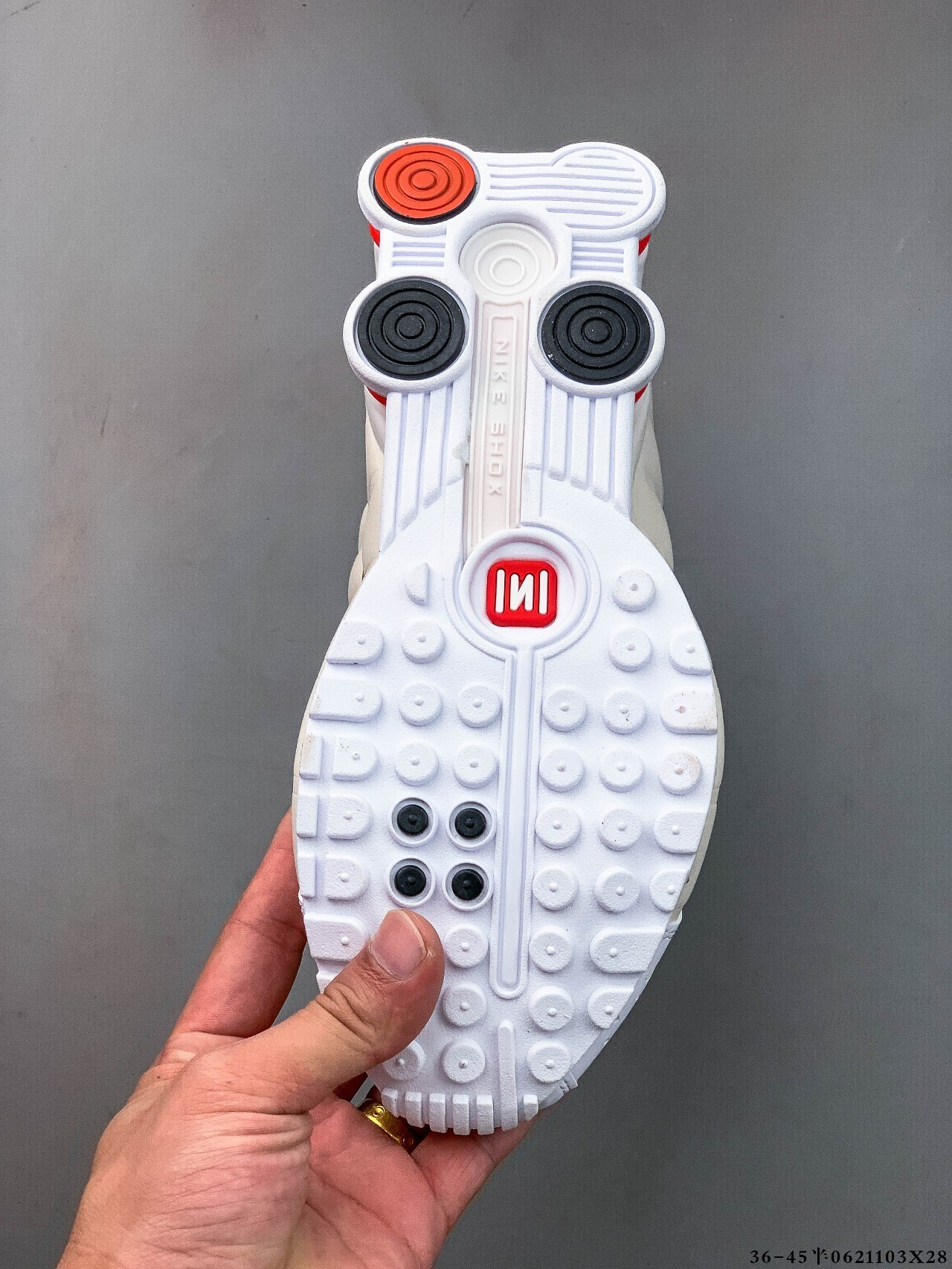 57$ Top Quality NIKE SHOX R4 size 36-45 half 623850 MZ1389 gallery