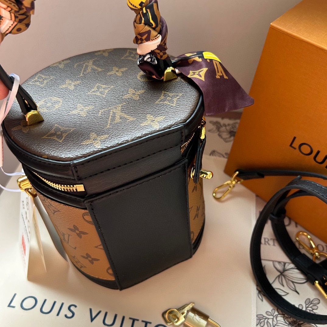 57$ dh LV  Shoulder bag SIZE 15X20 CM 43512045071 DX400 gallery
