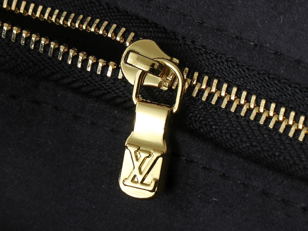 61$ LV Monogram Empreinte Tote bag size 34x30x15 cm 531690 BR2096 gallery