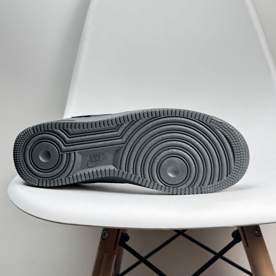 62$ Nike Air Force 1 Low size 36-35 half 139250 ZM190 gallery