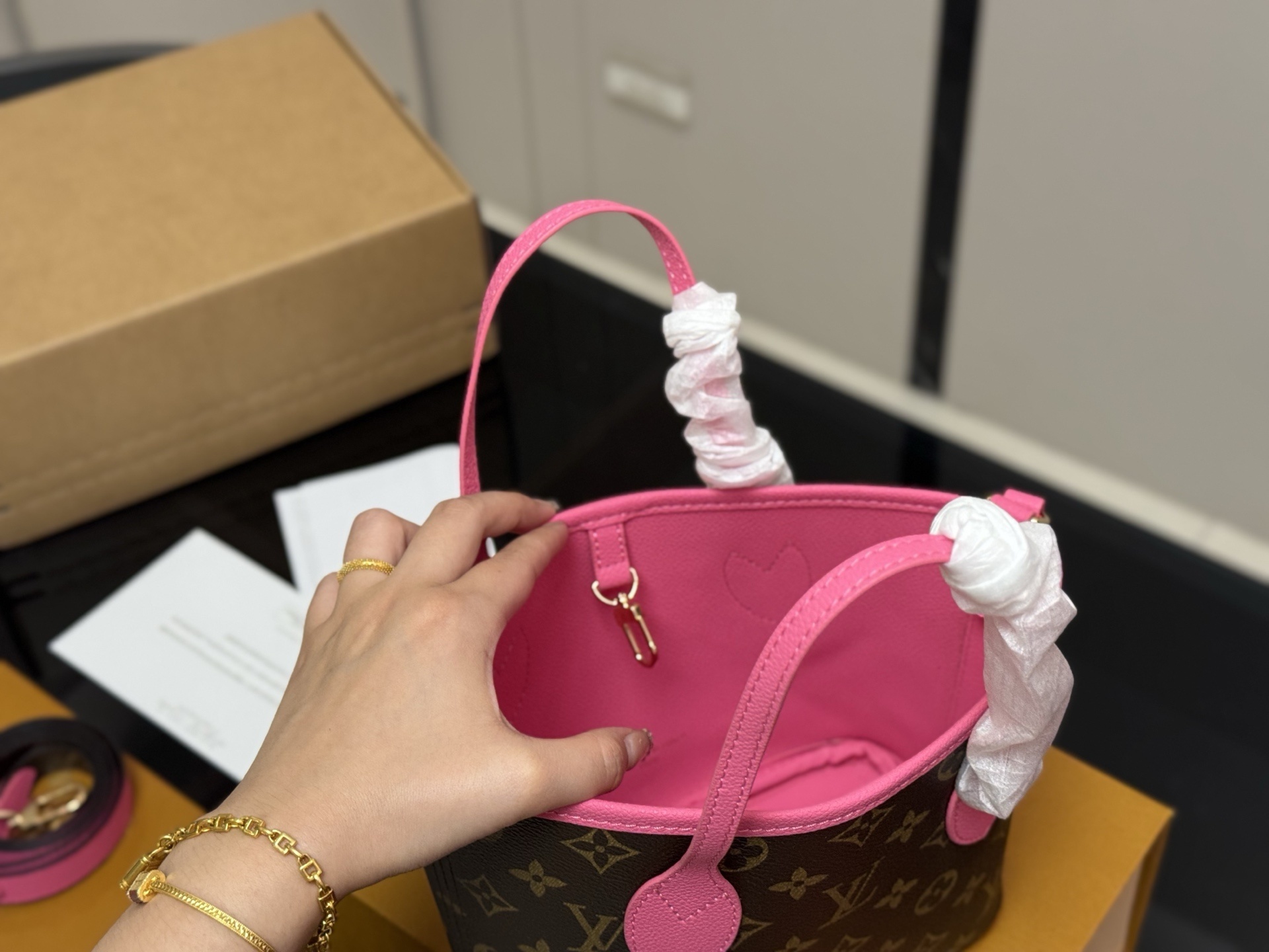 63$ Lv Neverfull BB Shoulder bag Size 20x17cm 330520 HY100 gallery