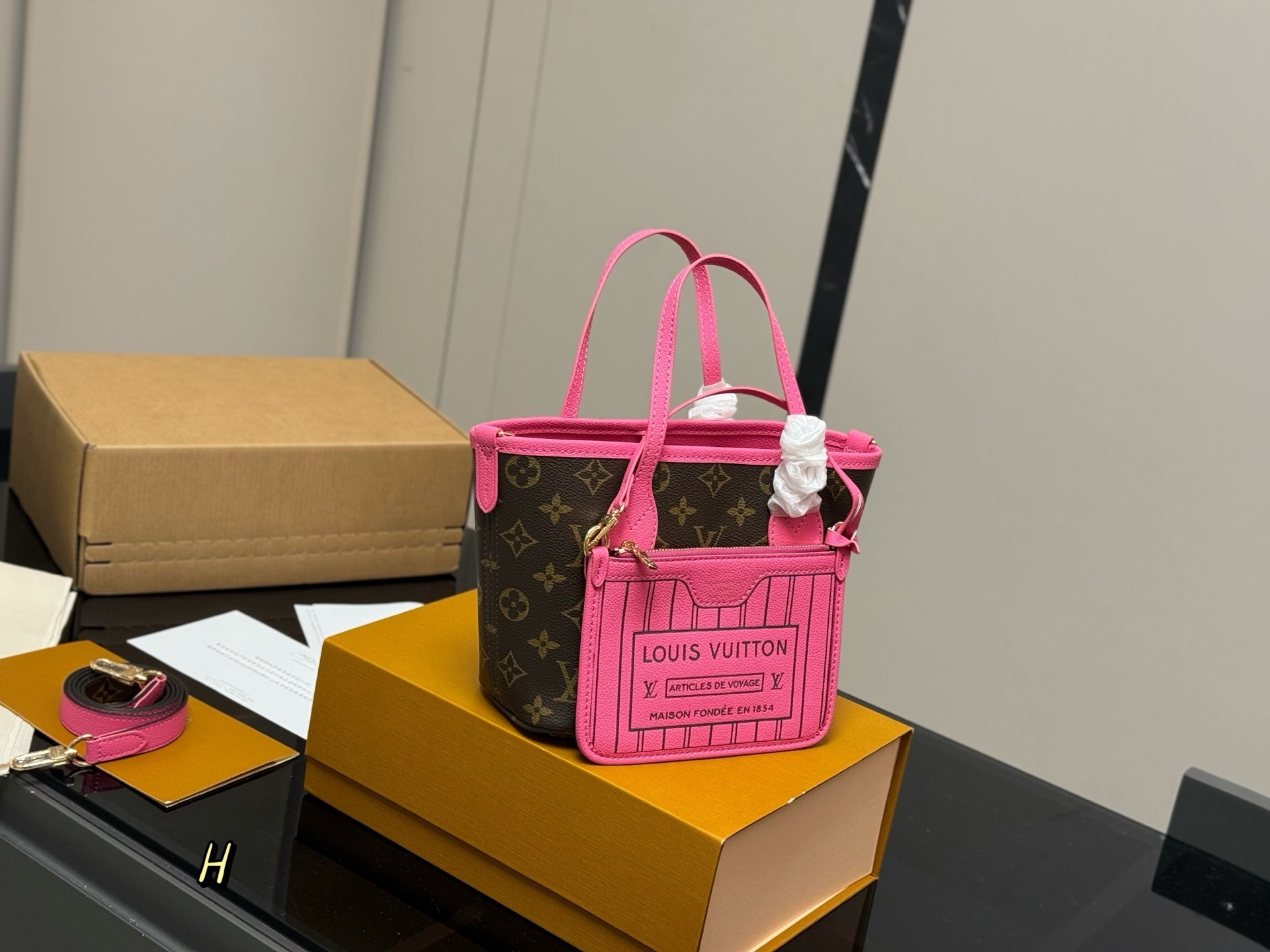 63$ Lv Neverfull BB Shoulder bag Size 20x17cm 330520 HY100 gallery