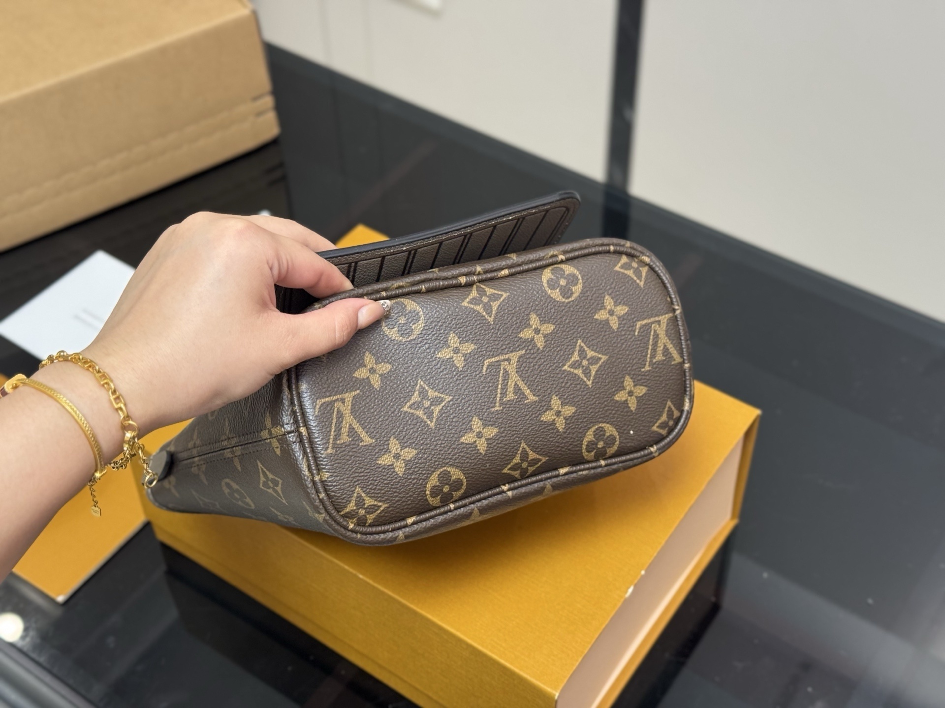 63$ Lv Neverfull BB Shoulder bag Size 20x17cm 330520 HY100 gallery