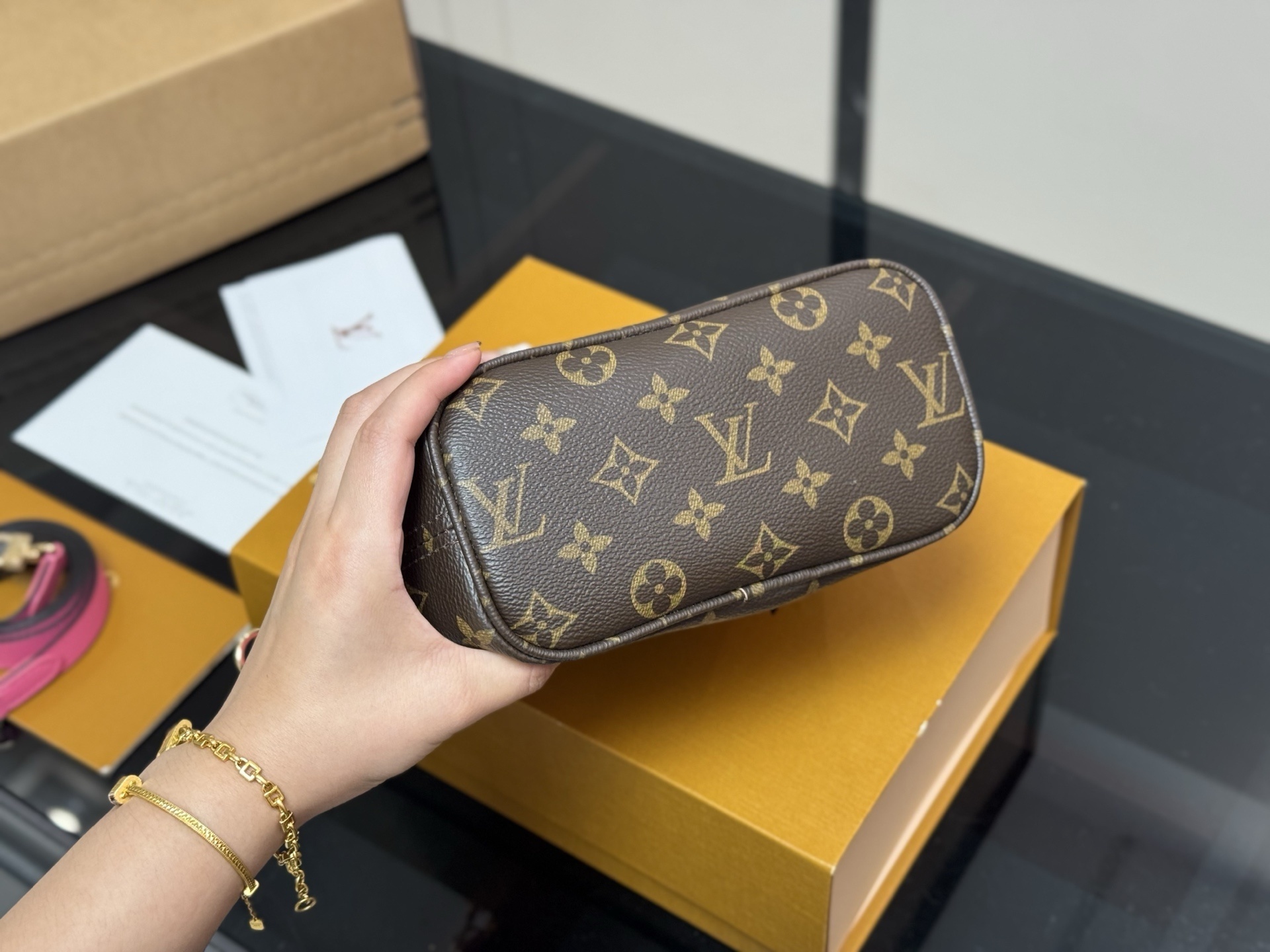63$ Lv Neverfull BB Shoulder bag Size 20x17cm 330520 HY100 gallery