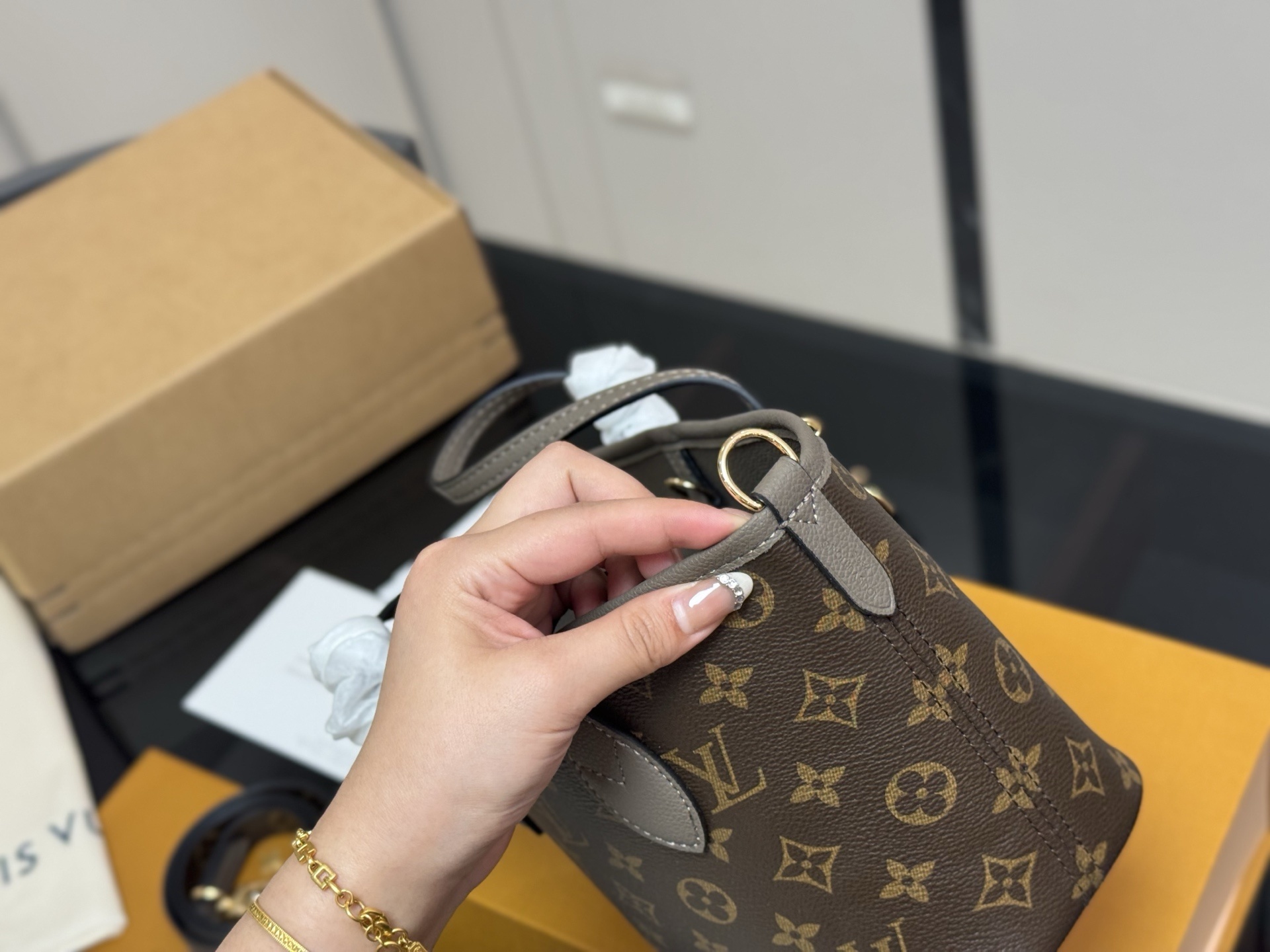 63$ Lv Neverfull BB Shoulder bag Size 20x17cm 330520 HY100 gallery