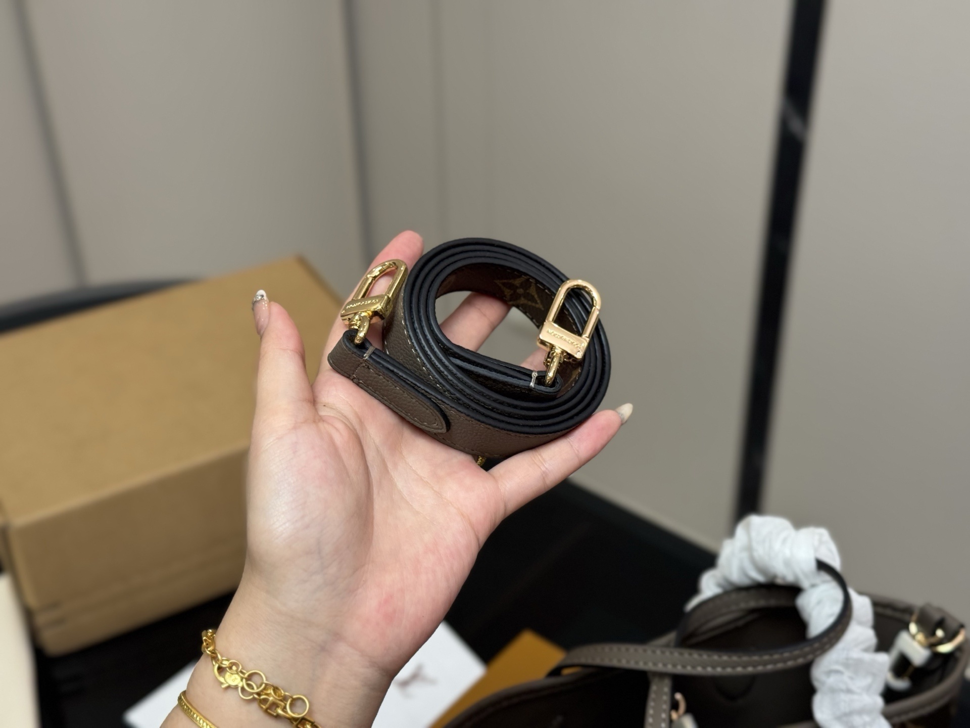 63$ Lv Neverfull BB Shoulder bag Size 20x17cm 330520 HY100 gallery