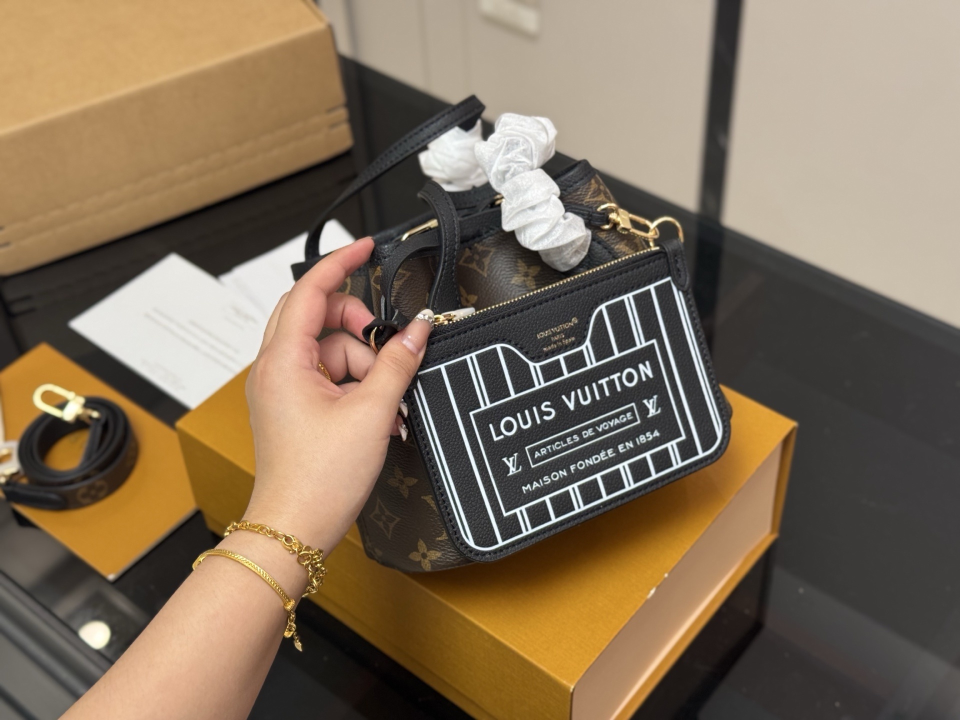 63$ Lv Neverfull BB Shoulder bag Size 20x17cm 330520 HY100 gallery