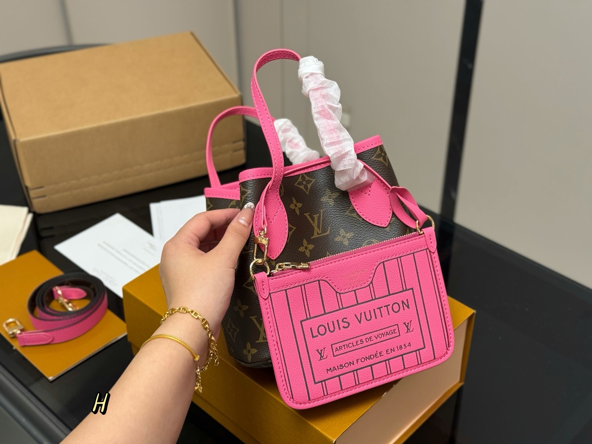 63$ Lv Neverfull BB Shoulder bag Size 20x17cm 330520 HY100 gallery