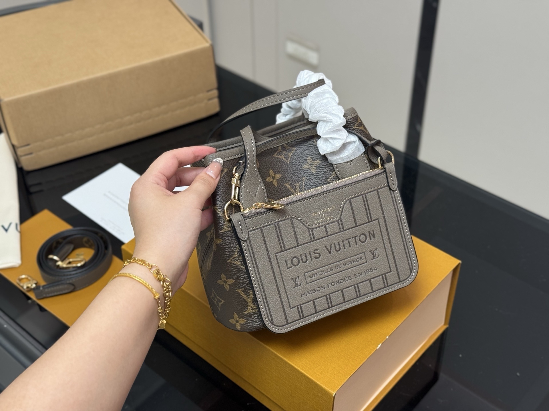 63$ Lv Neverfull BB Shoulder bag Size 20x17cm 330520 HY100 gallery