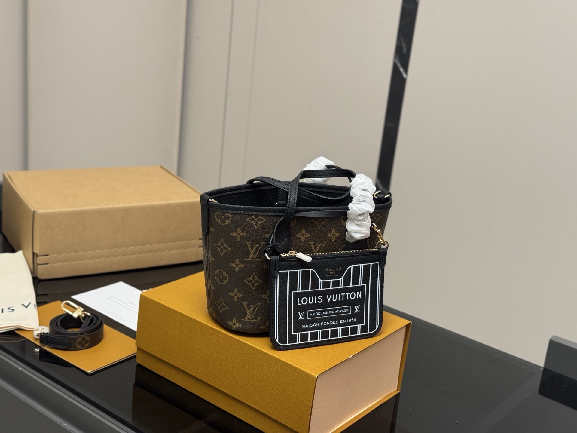 63$ Lv Neverfull BB Shoulder bag Size 20x17cm 330520 HY100 gallery