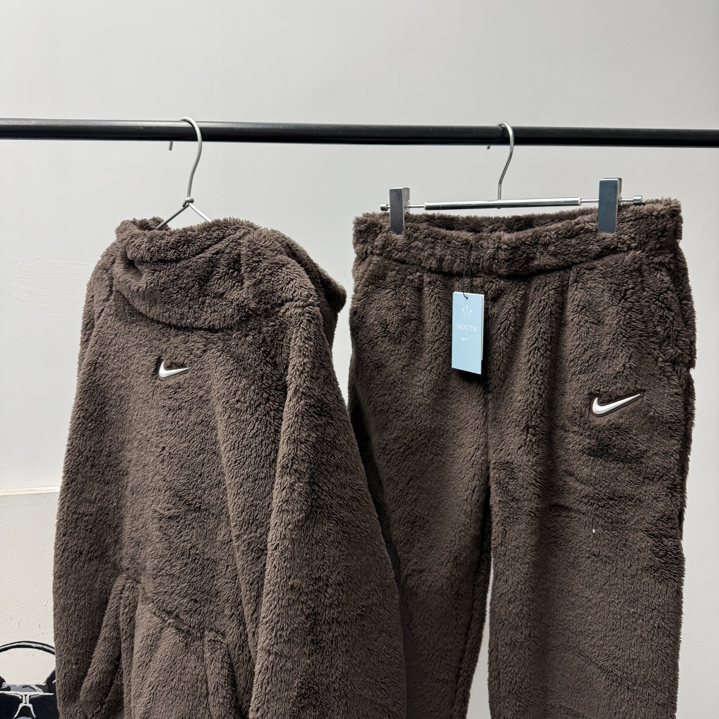 66$ Nike x NOCTA FW25 Cardinal Stock Chalet size S-XL 532600 BF30 gallery