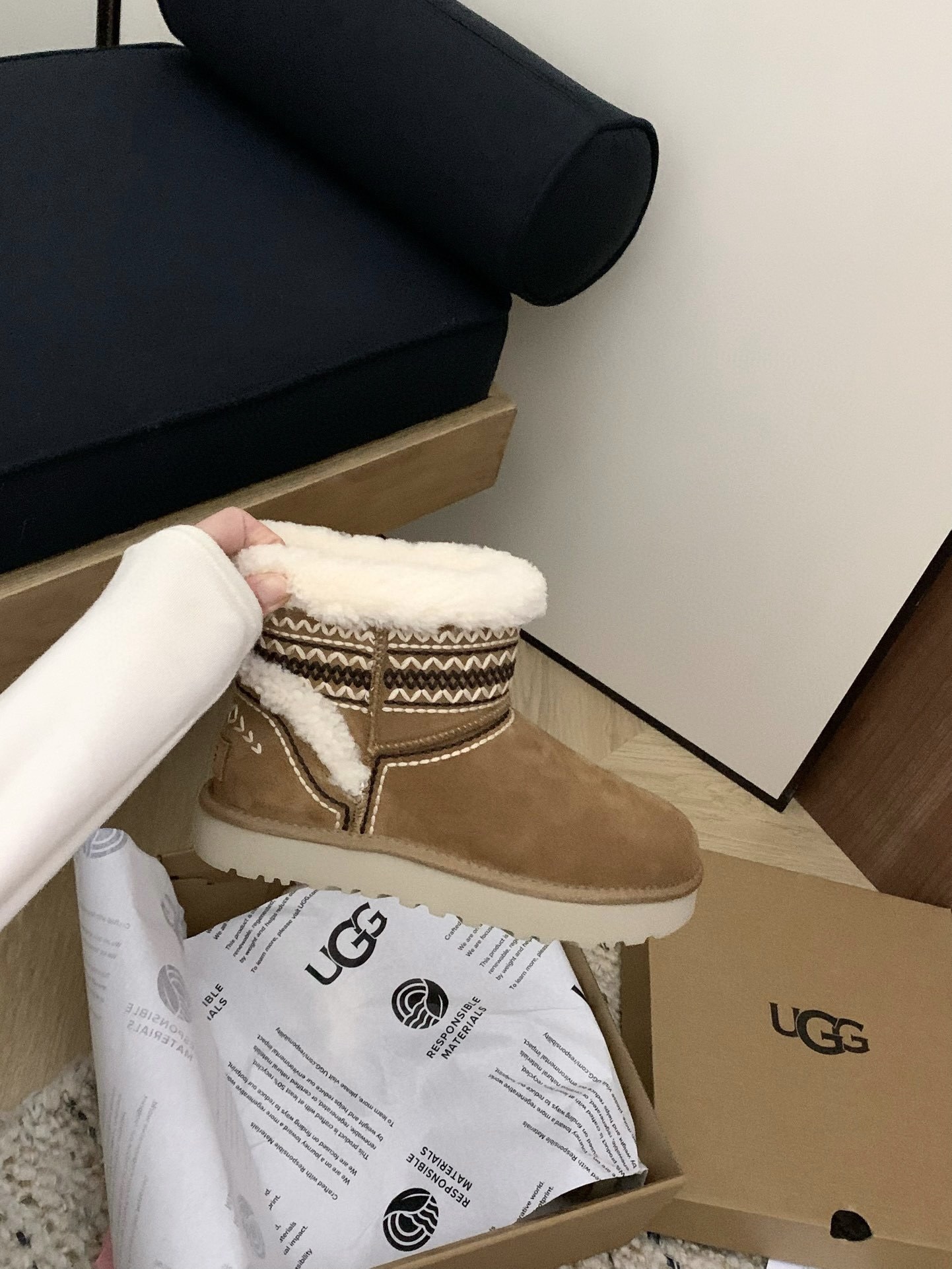 70$ dh Top Quality UGG Boot Leather Wool Size 35-40 94645057489 UG275 gallery