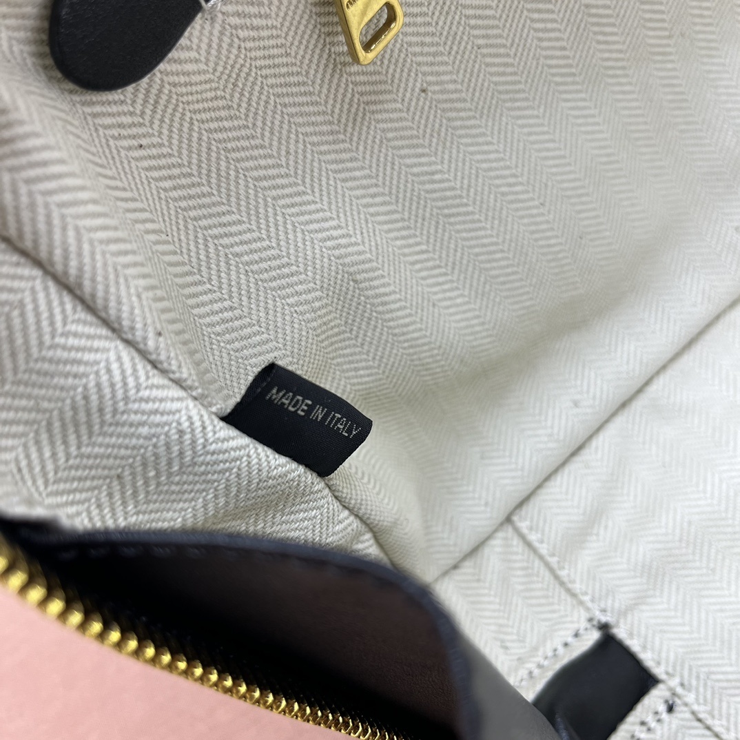 73$ new_dh miumiu 7060 size 29x19x10 cm 94682046797 BR498 gallery