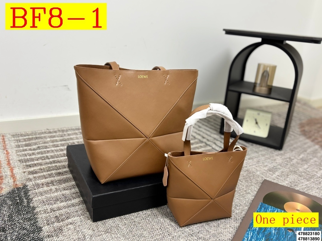 75$ LOEWE Puzzle Fold Size S-M 044650 BF8 gallery