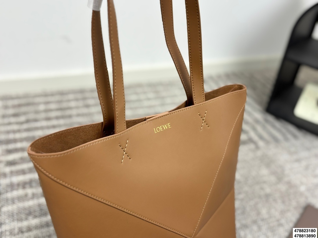 75$ LOEWE Puzzle Fold Size S-M 044650 BF8 gallery