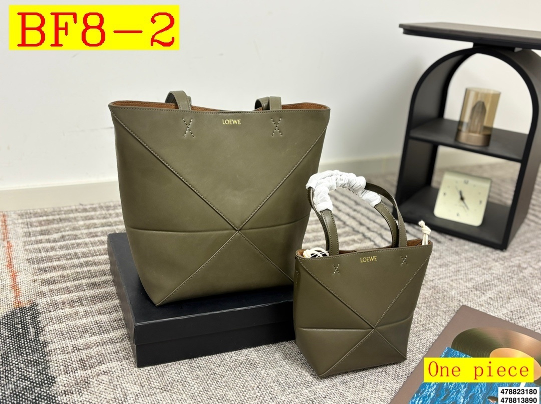 75$ LOEWE Puzzle Fold Size S-M 044650 BF8 gallery