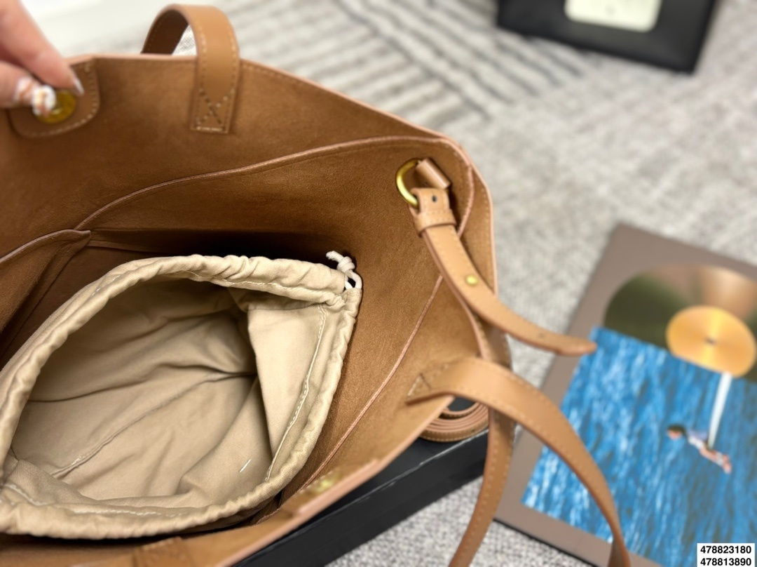 75$ LOEWE Puzzle Fold Size S-M 044650 BF8 gallery