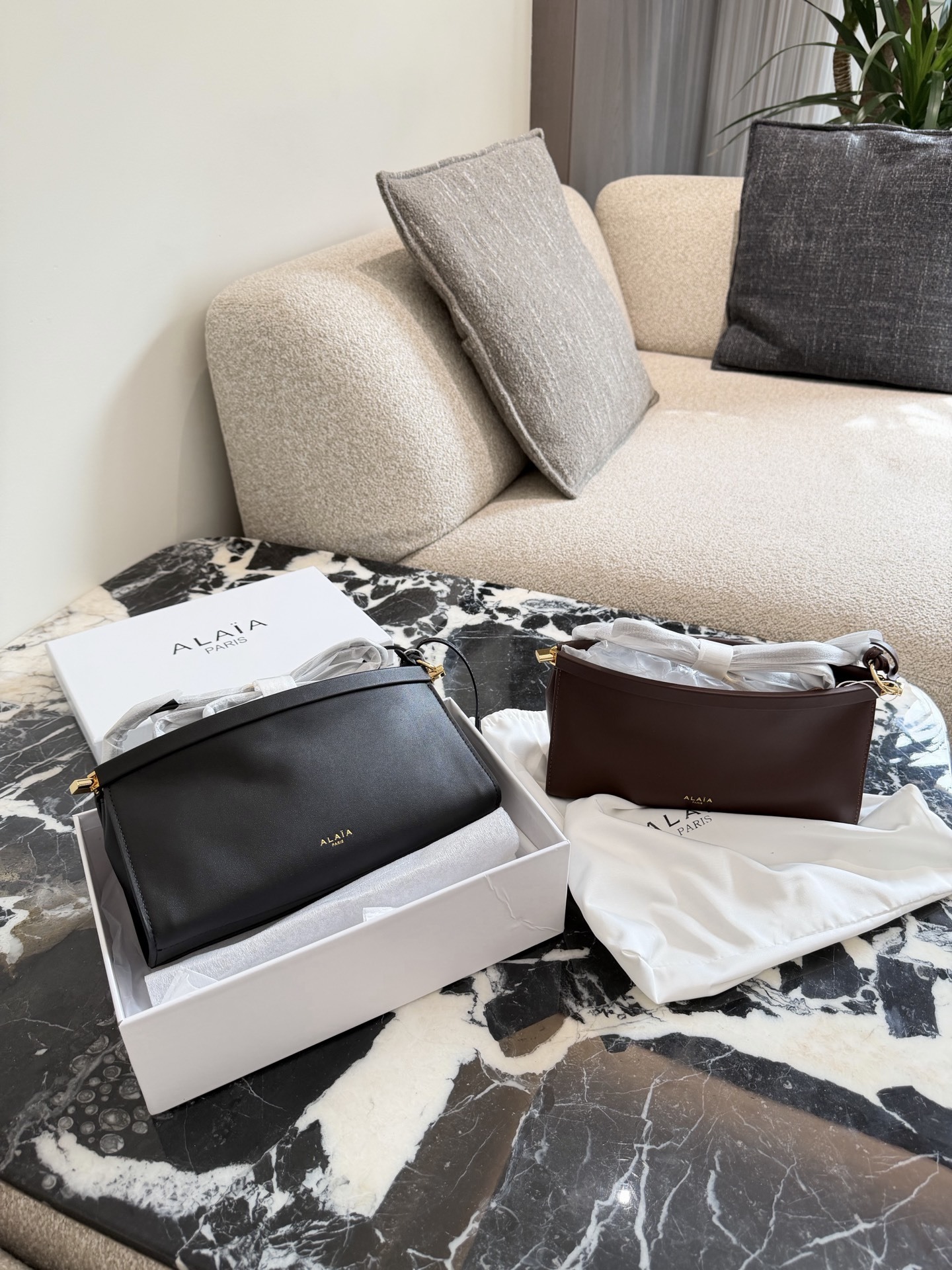 76$ Alaia Le Click size 25cm 141790 BF146 gallery