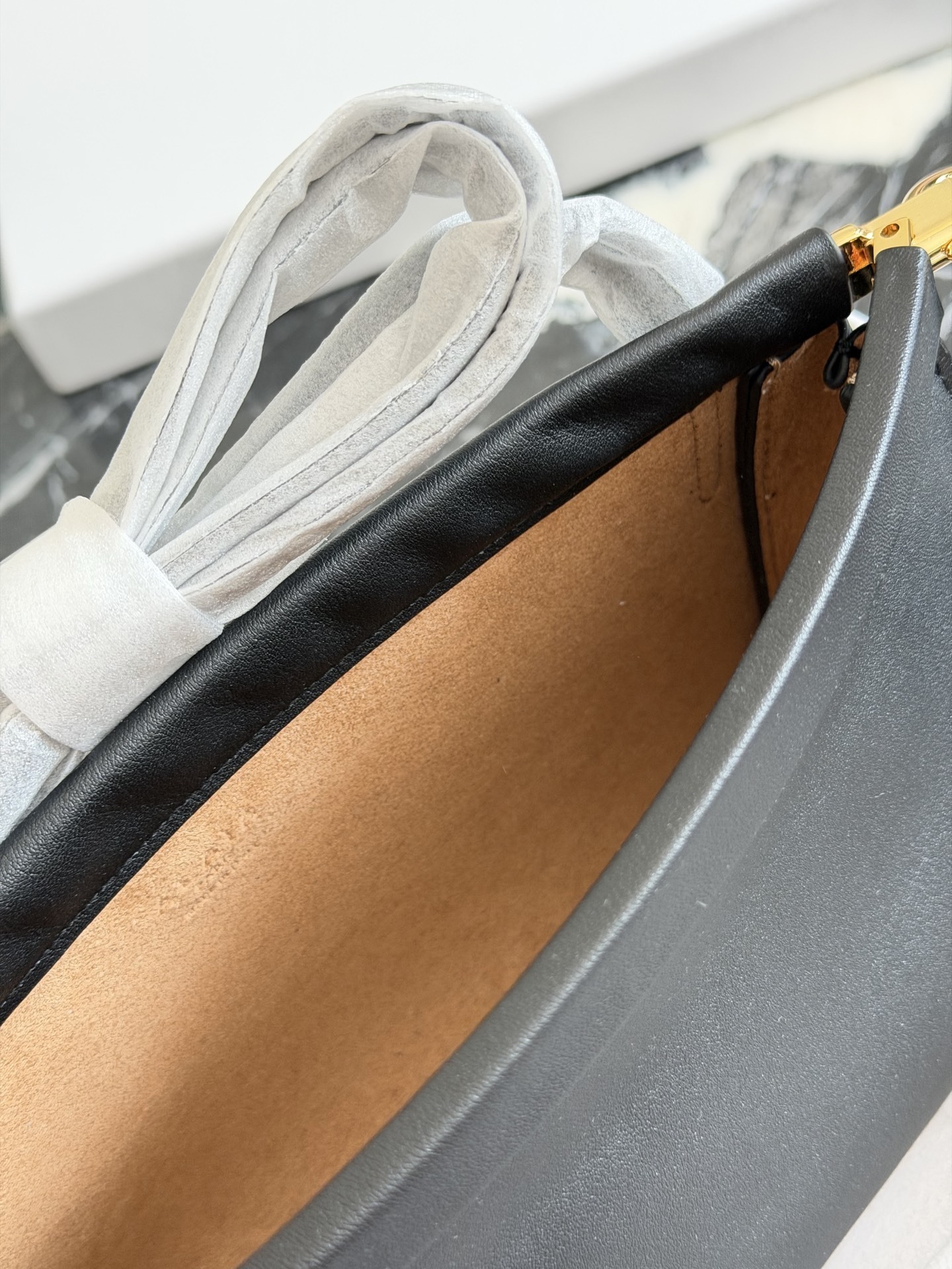 76$ Alaia Le Click size 25cm 141790 BF146 gallery