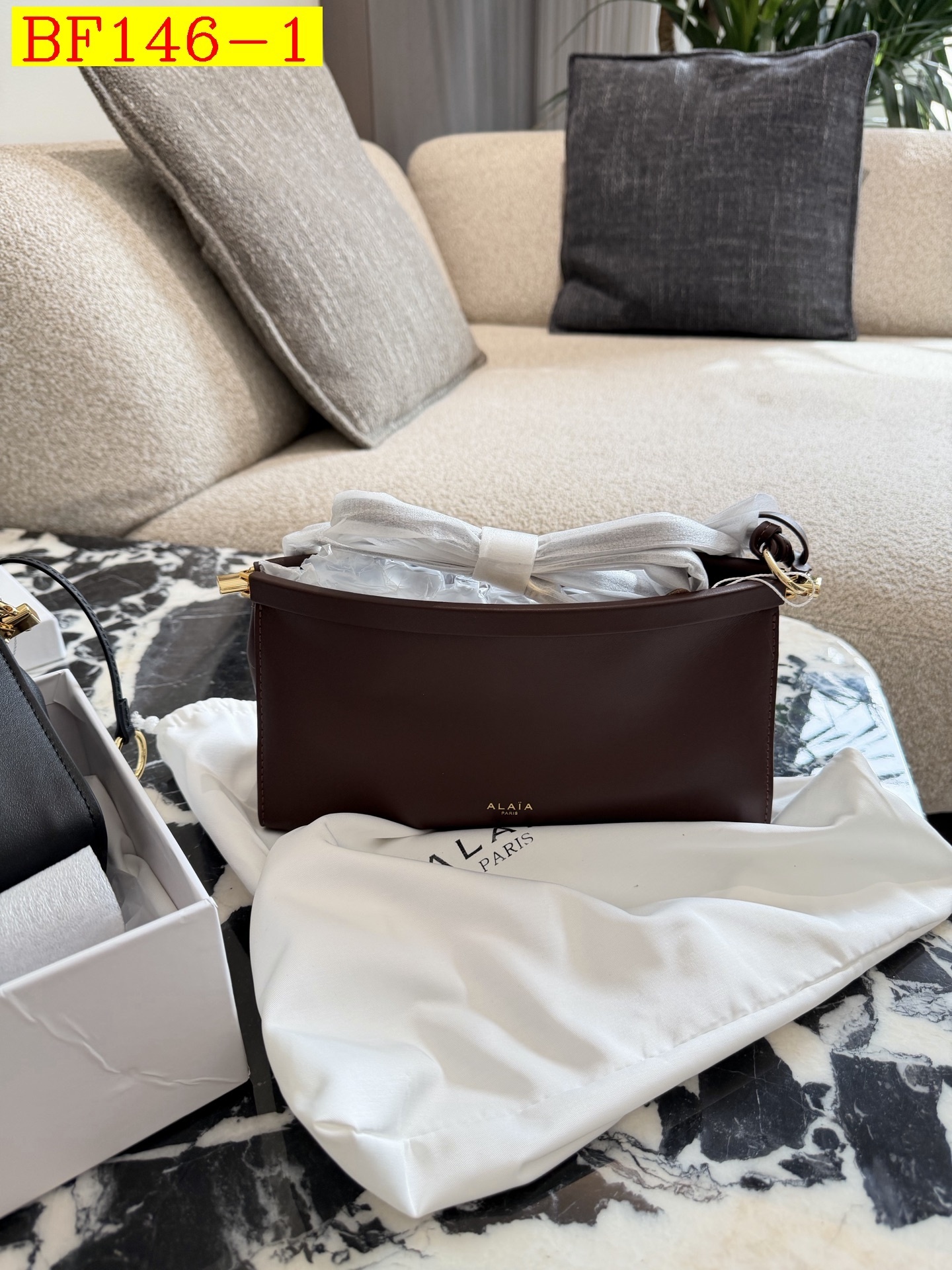 76$ Alaia Le Click size 25cm 141790 BF146 gallery