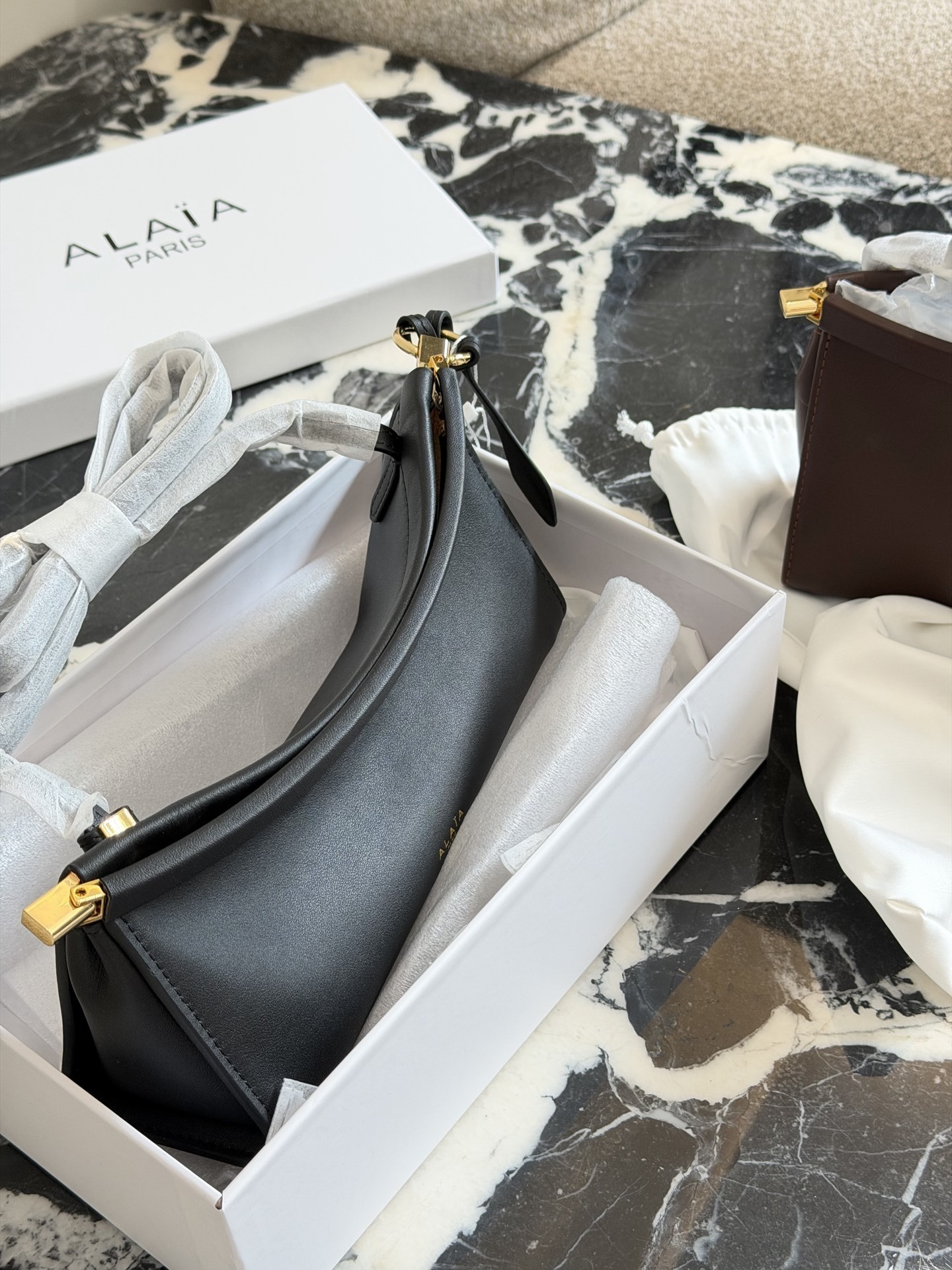 76$ Alaia Le Click size 25cm 141790 BF146 gallery