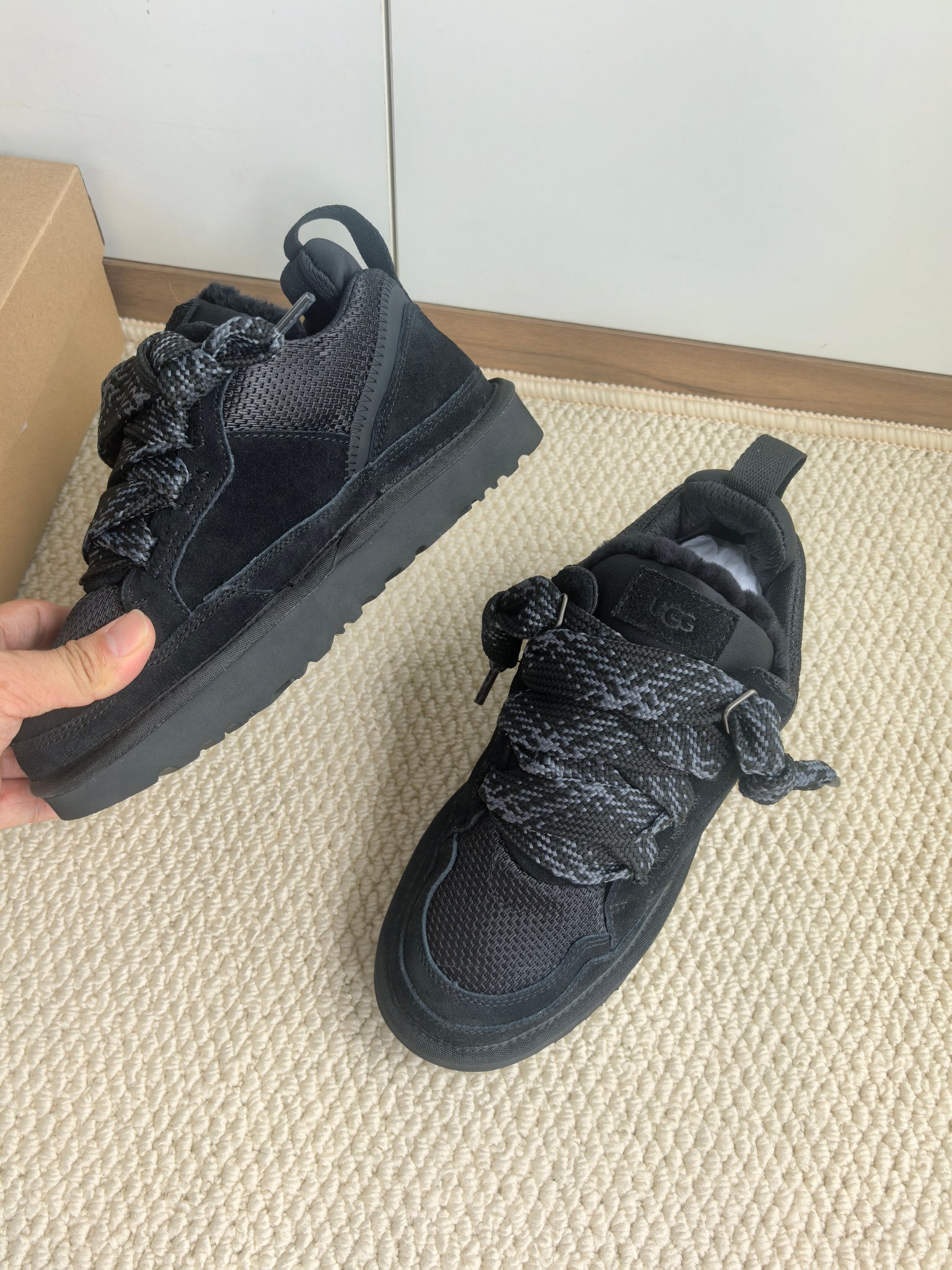 76$ UGG Leather Wool Size 35-40 949430 UG284 gallery