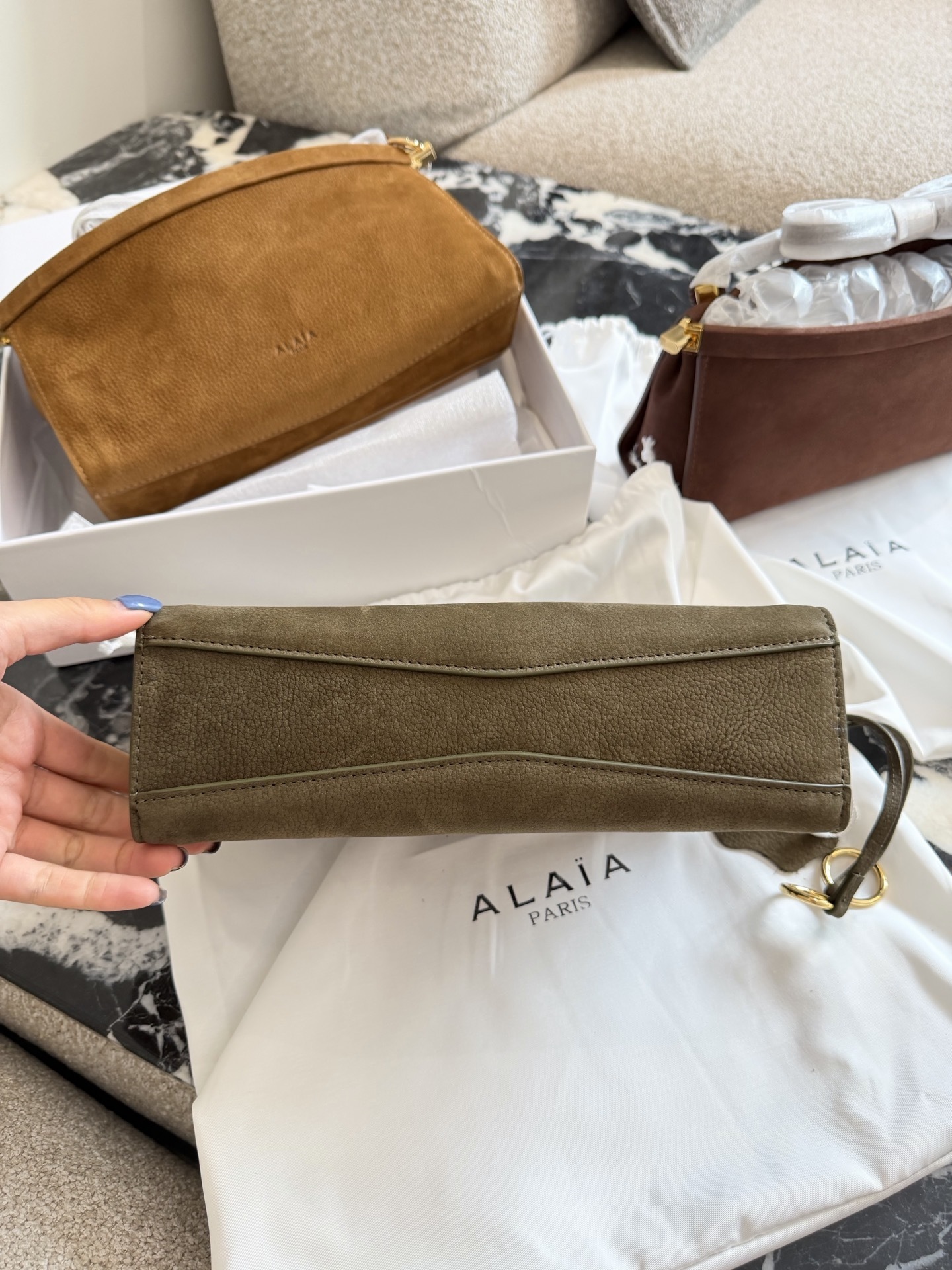 82$ Alaia Le Click size 25cm 452260 BF148 gallery