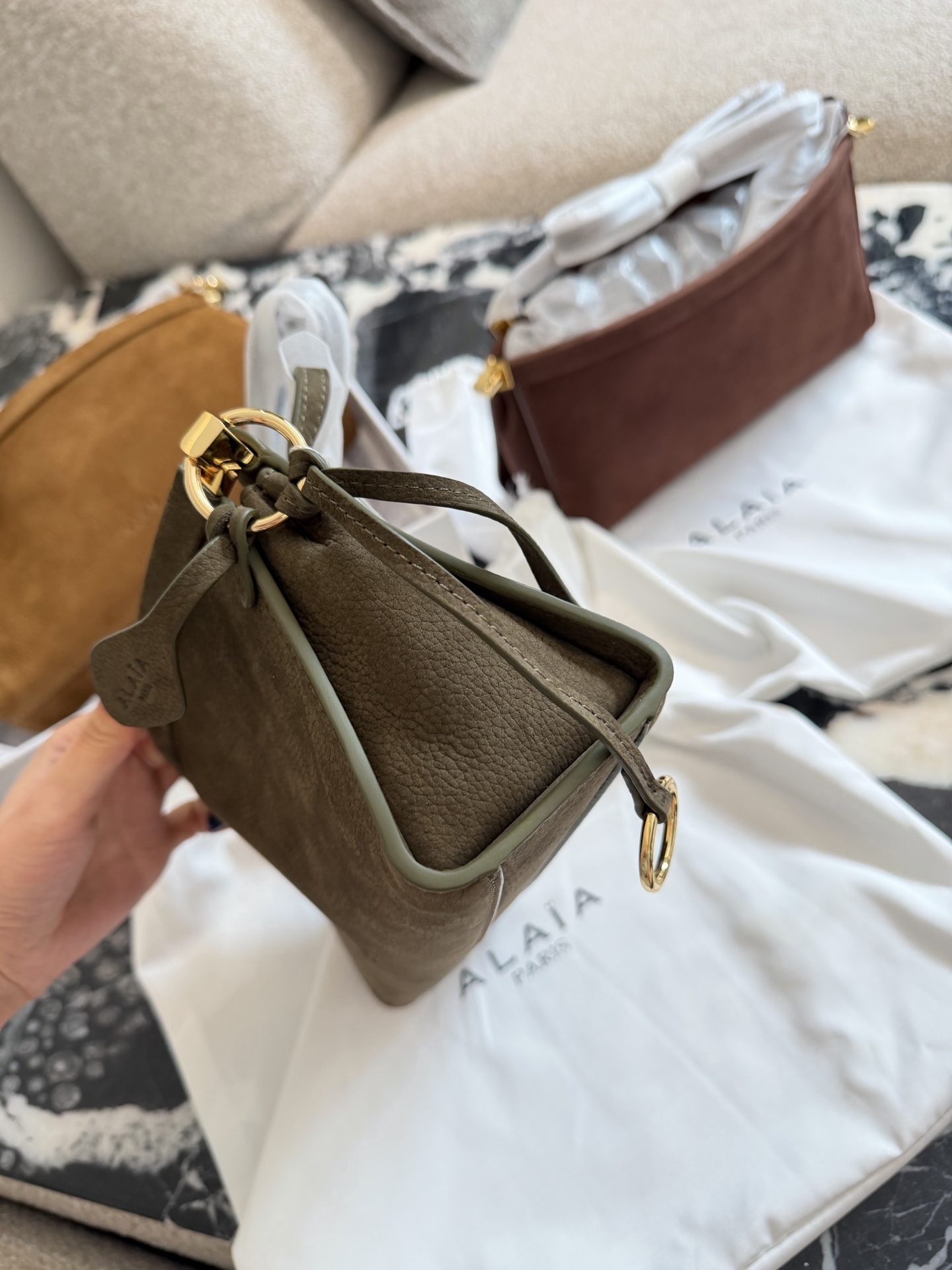 82$ Alaia Le Click size 25cm 452260 BF148 gallery