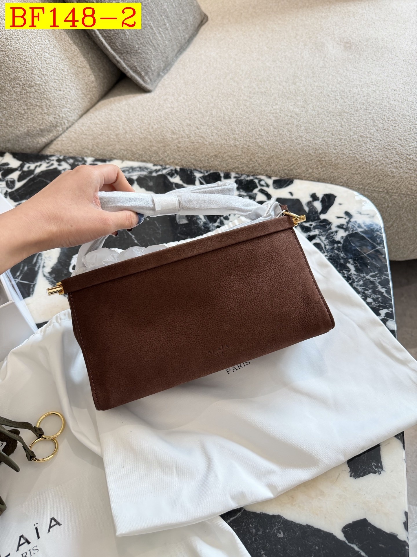 82$ Alaia Le Click size 25cm 452260 BF148 gallery