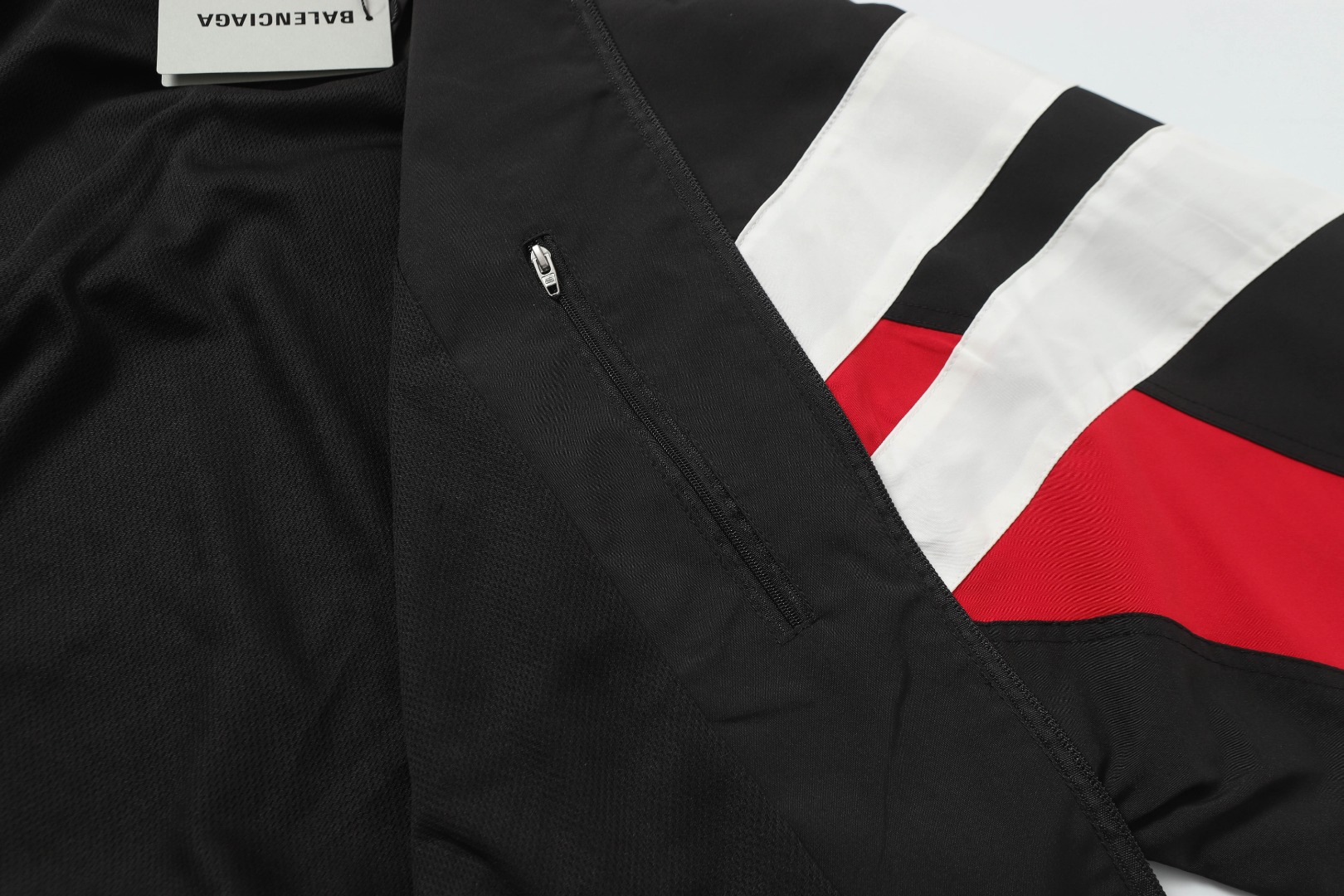 84$ dh Balenciaga SS25 A suit of size S-XL 84596058846 DA216 gallery