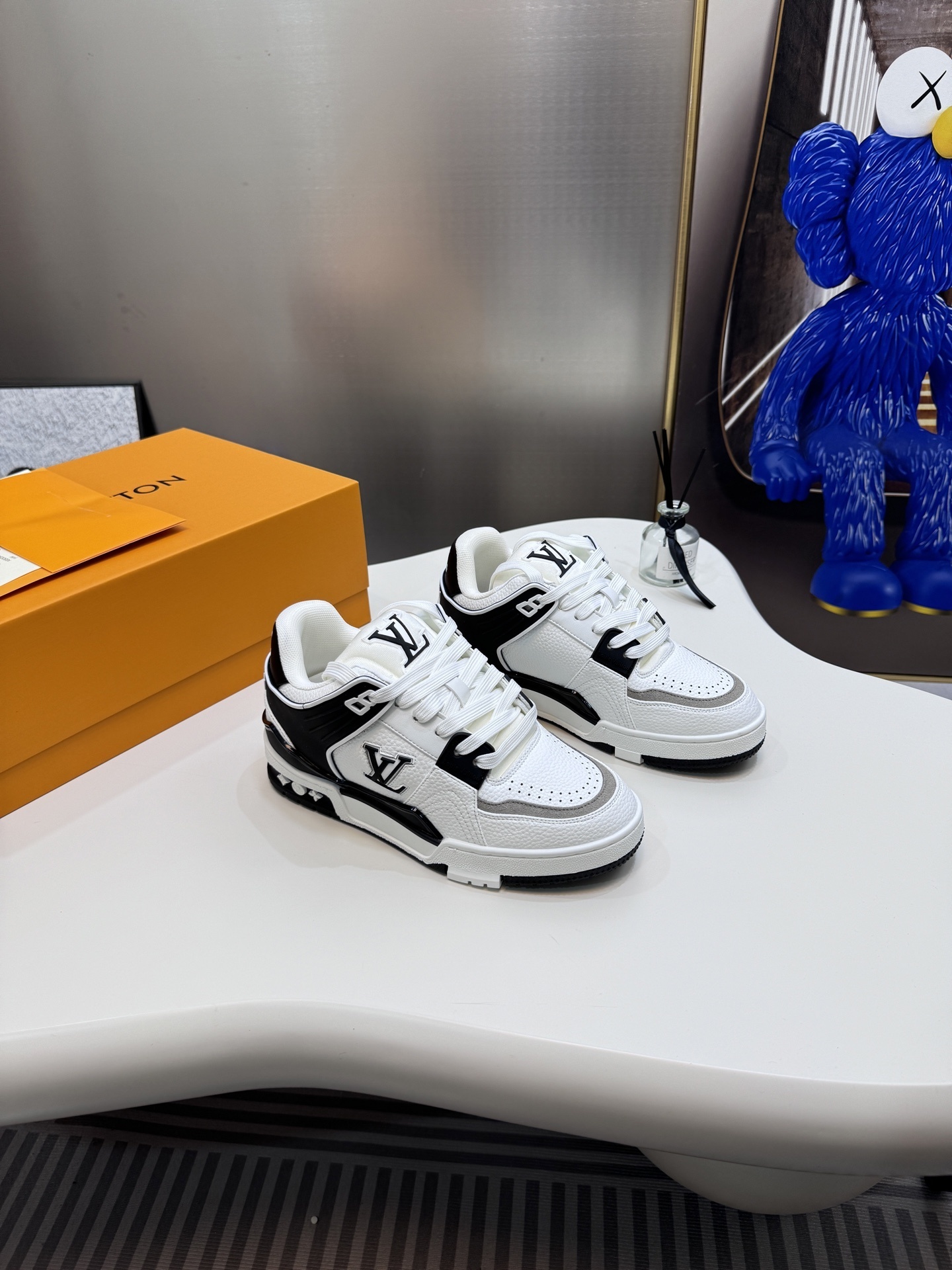 88$ dh LV Footprint Soccer size 35-44 75421058602 MJL522 gallery