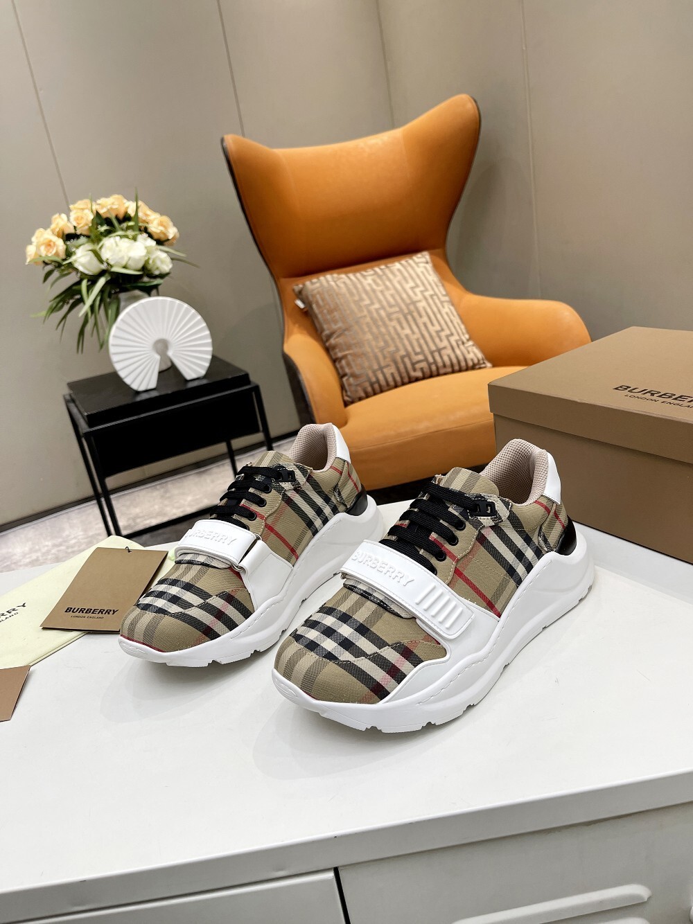 97$ Burberry SIZE 36-44 360240 BF52 gallery