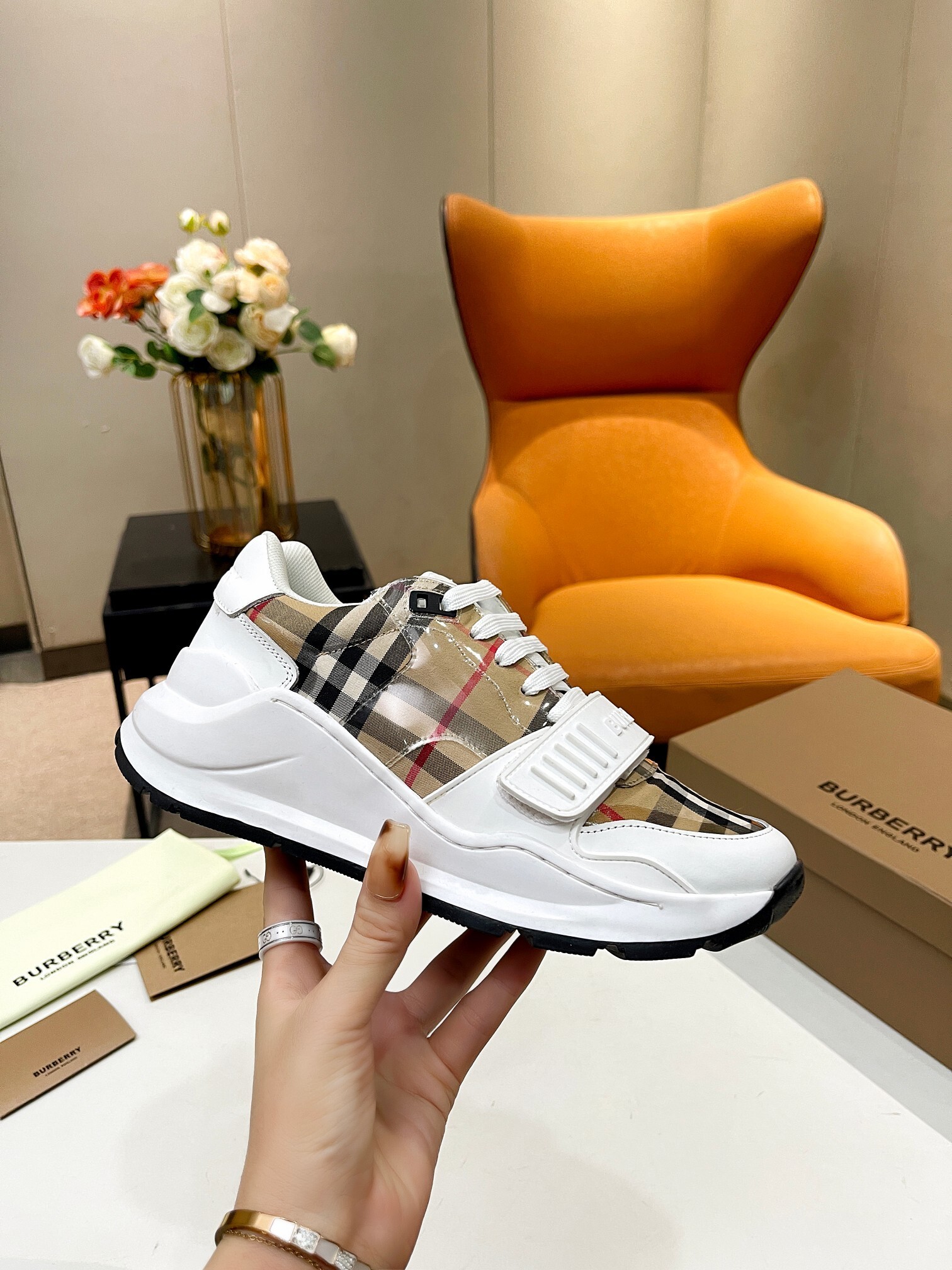 97$ Burberry SIZE 36-44 360240 BF52 gallery