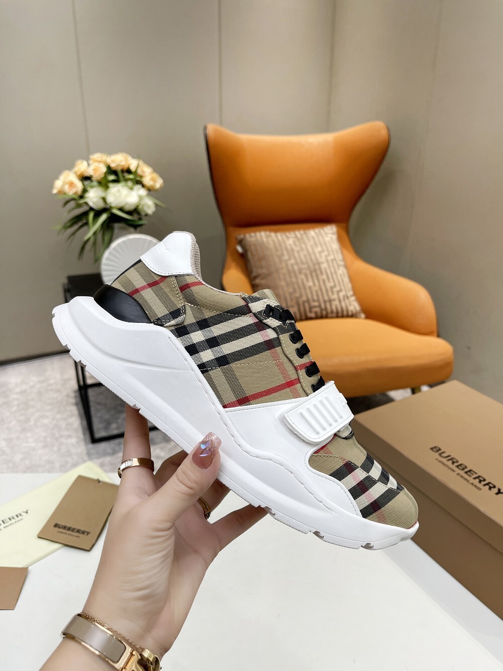 97$ Burberry SIZE 36-44 360240 BF52 gallery