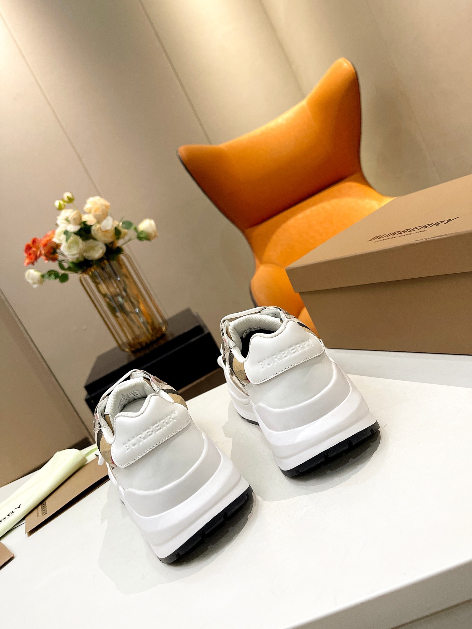 97$ Burberry SIZE 36-44 360240 BF52 gallery