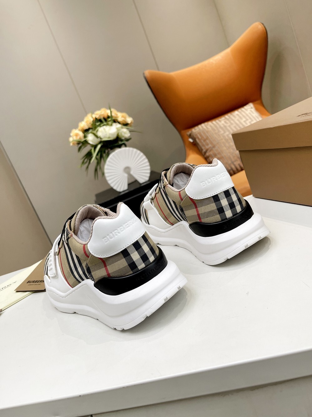 97$ Burberry SIZE 36-44 360240 BF52 gallery