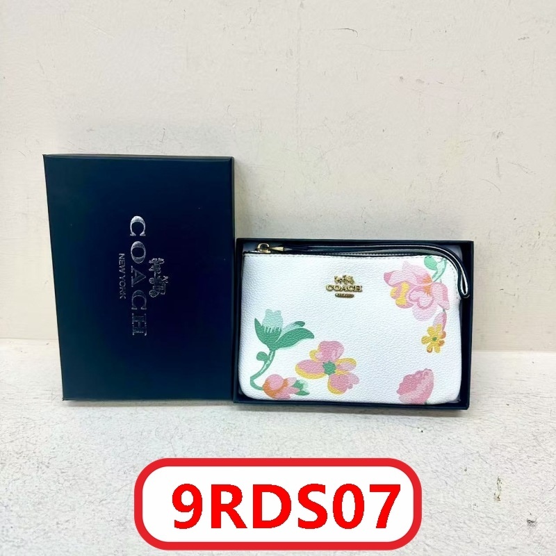 C@OACH ZIP AROUND CARD CASE gallery
