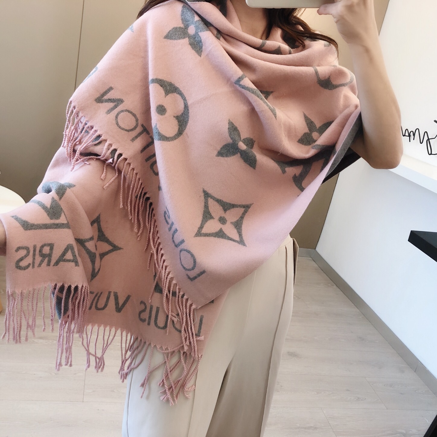 1445-188￥| 28$LV gallery