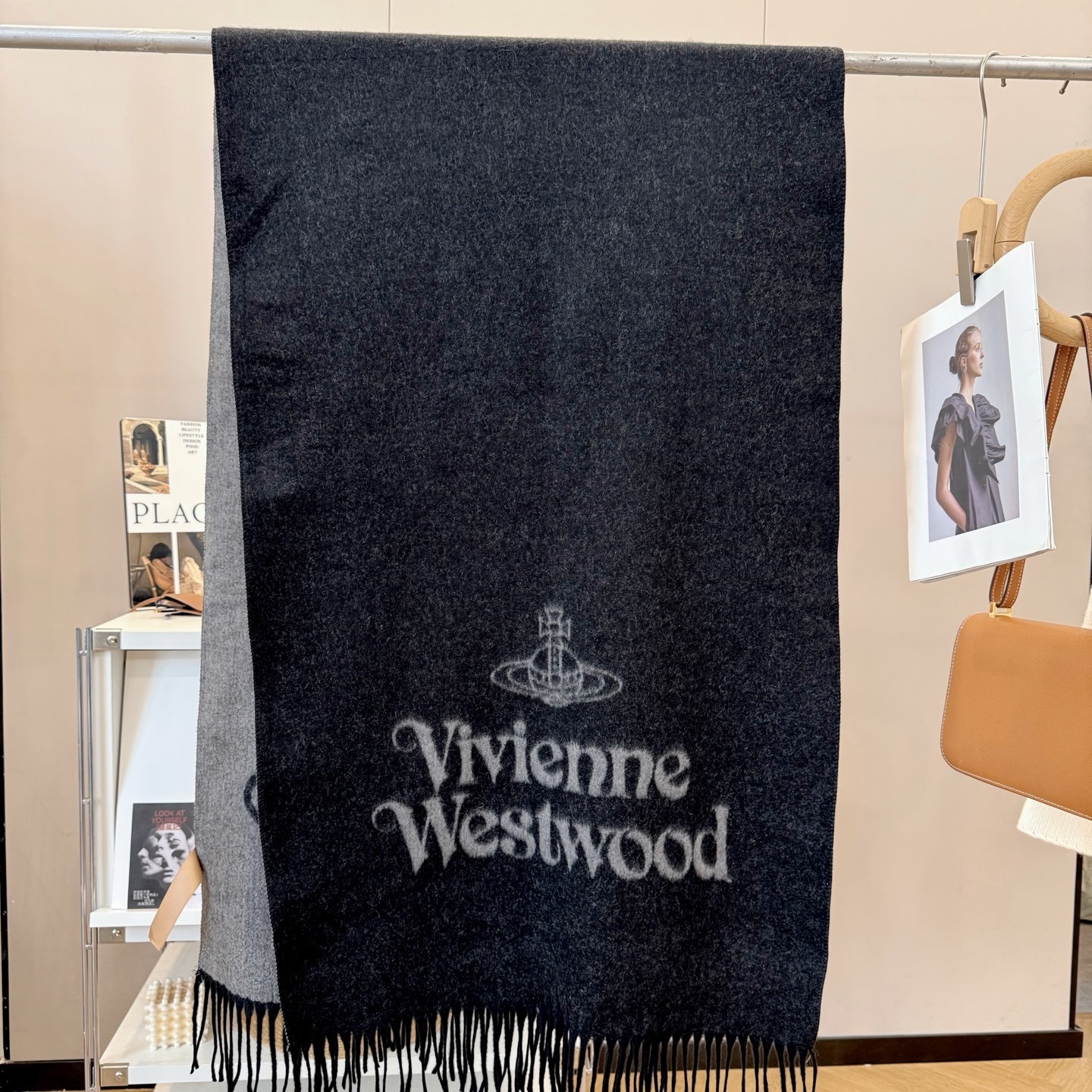 1672-￥| 27.99$Vivienne Westwood gallery