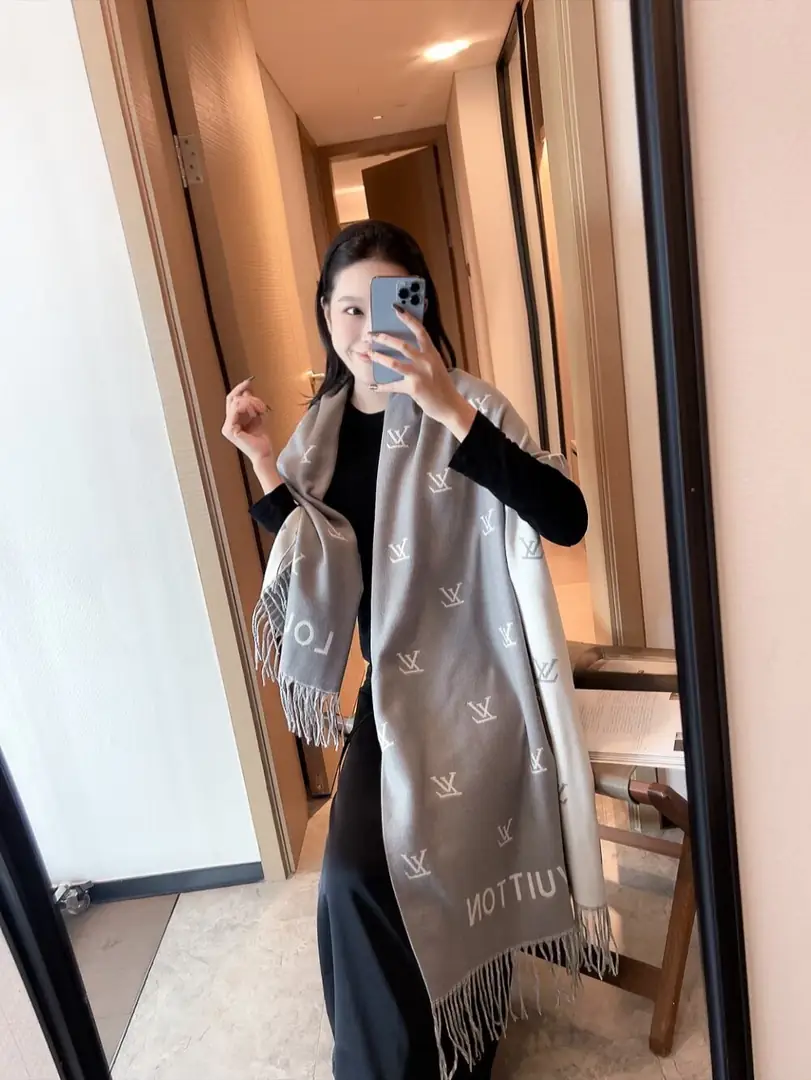 1674-￥| 27.68$LV gallery