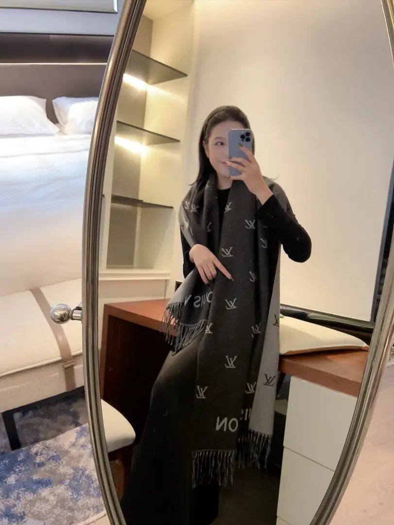 1674-￥| 27.68$LV gallery