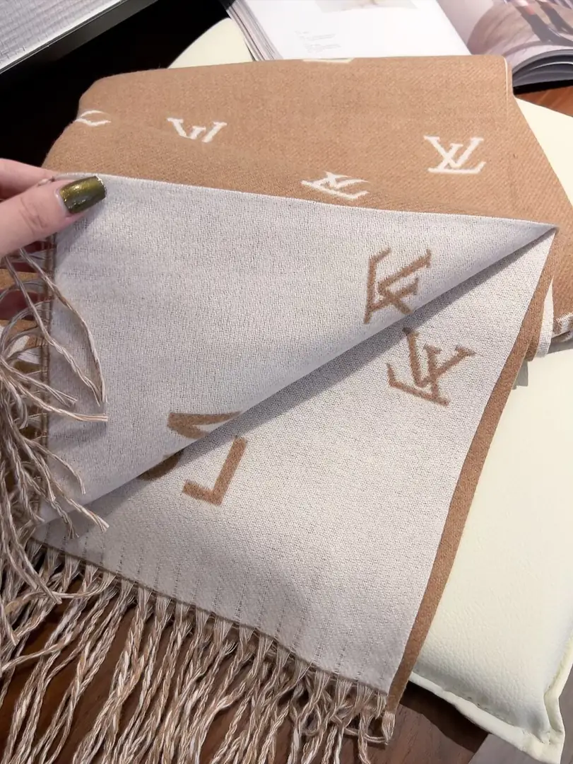 1674-￥| 27.68$LV gallery