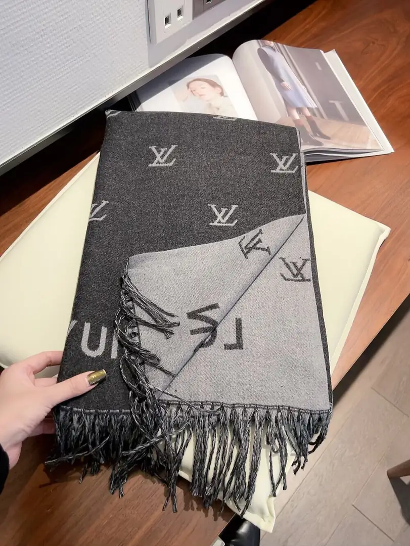 1674-￥| 27.68$LV gallery