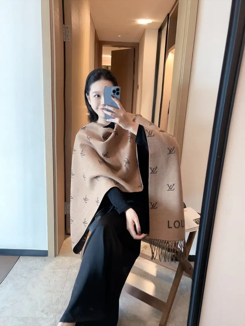 1674-￥| 27.68$LV gallery