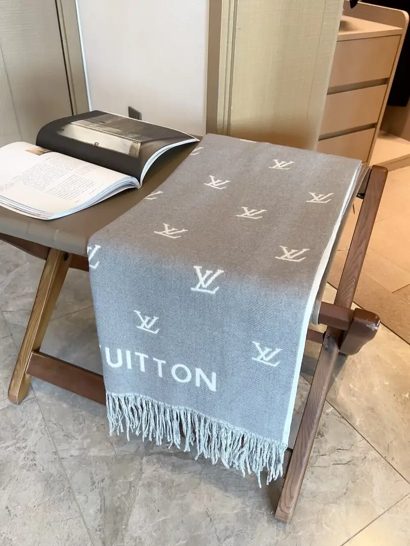 1674-￥| 27.68$LV gallery