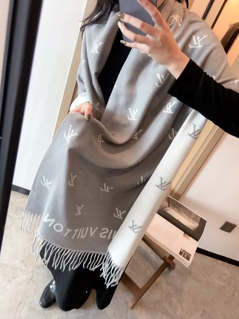 1674-￥| 27.68$LV gallery